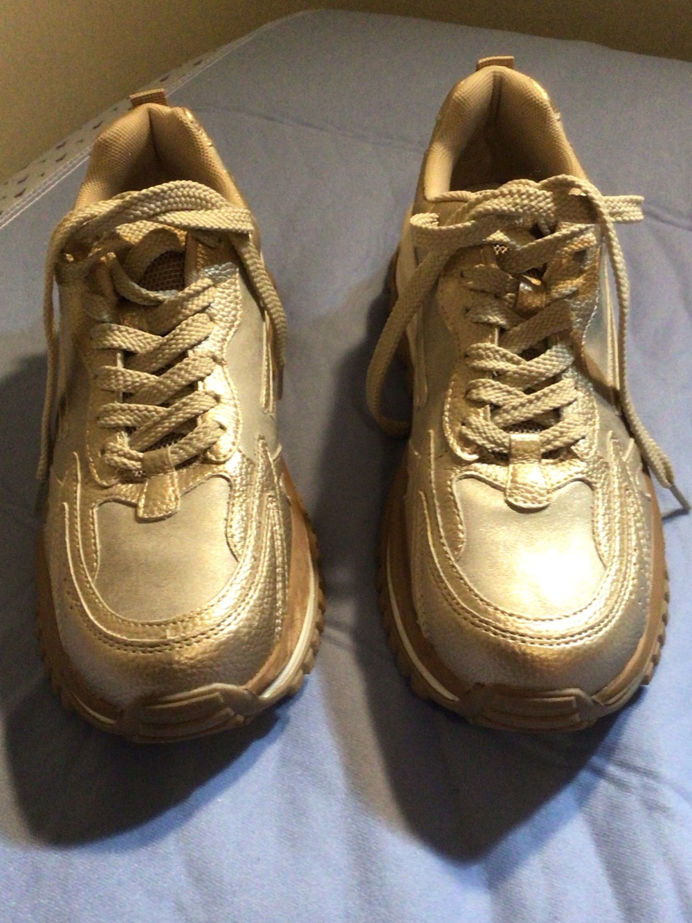 Blowfish Malibu Gold Tone Women’s Casual Sneakers 8.5